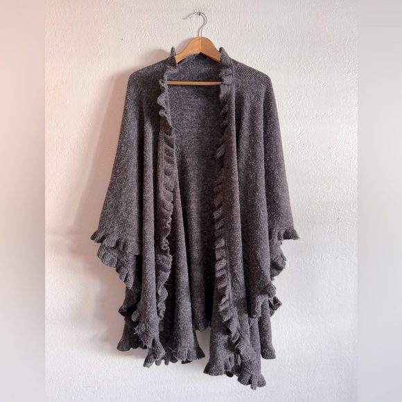 LONA SCOTT Lambswool Frilly Cape - Picture 1 of 4
